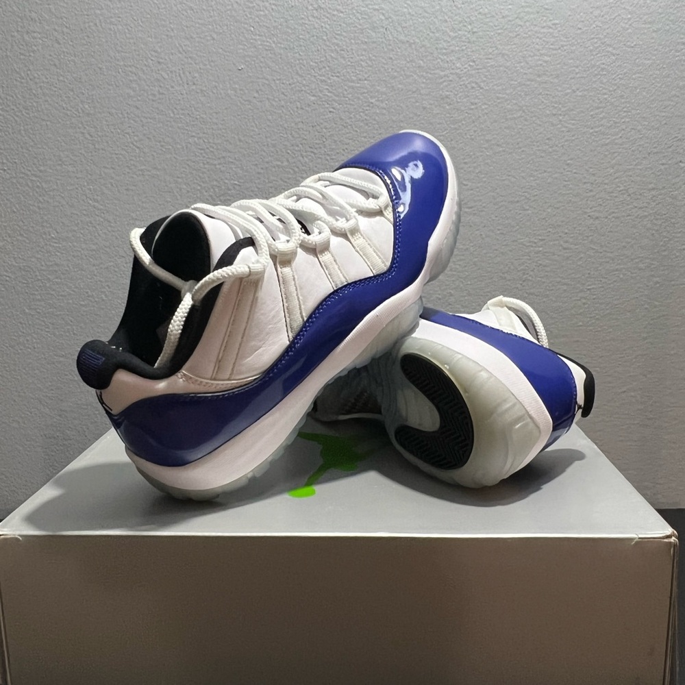 Air Jordan 11 Low (7.5w/ 6m)